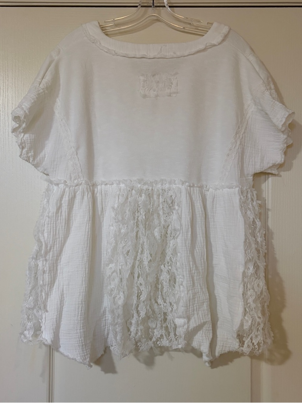 POL White Lace-Panel V-Neck Tunic - Picture 4 of 13